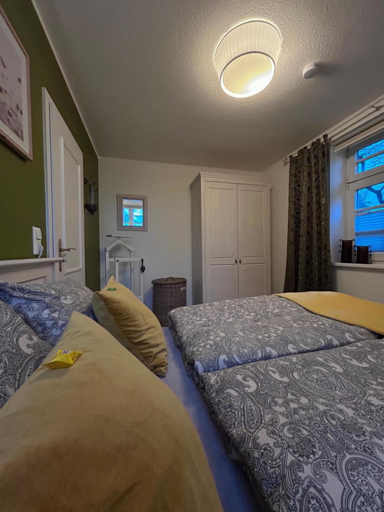 4 Wunderschoene Ferienwohnungen Im Kavaliershaus Schwerin  Zimmer foto