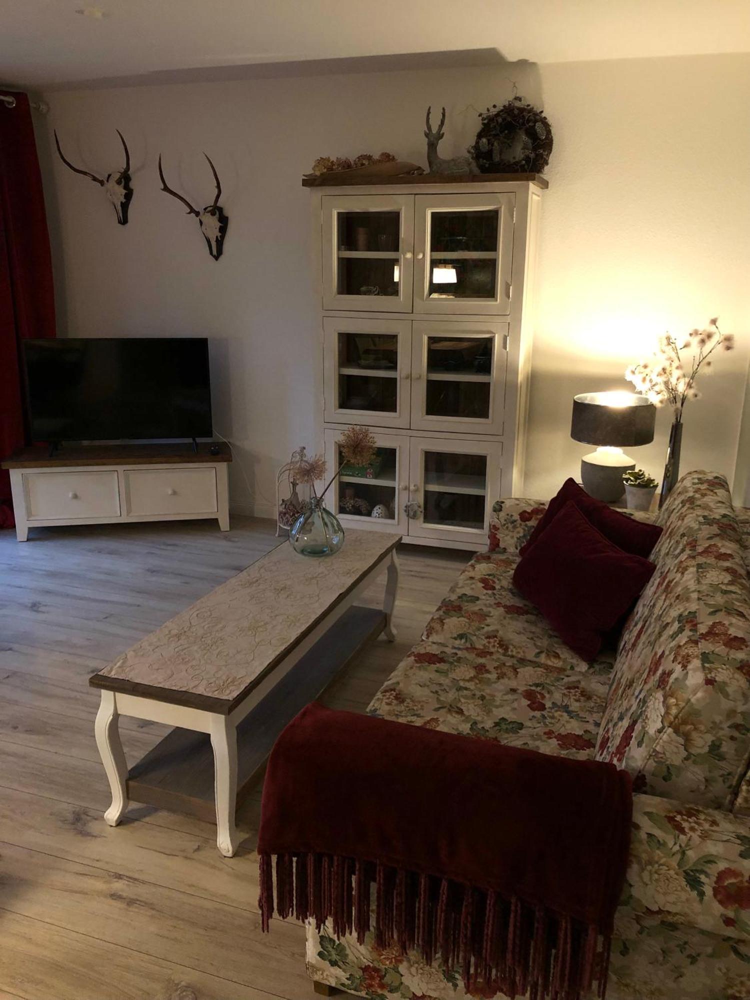 4 Wunderschoene Ferienwohnungen Im Kavaliershaus Schwerin  Zimmer foto